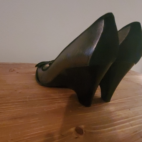 Franco Sarto Black and Silver Wedge Heel Peep Toe - Picture 4 of 7